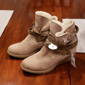 Winter wedge insulated boots